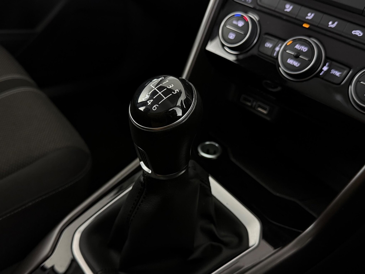 Used Volkswagen T-Roc 2019 for sale - 76620070: Photo 40