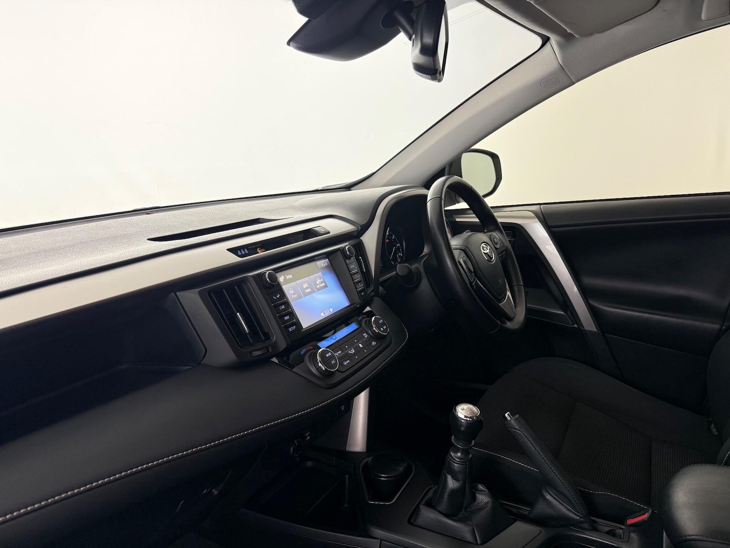 Used Toyota RAV4 2017 for sale - 77243679: Photo 13