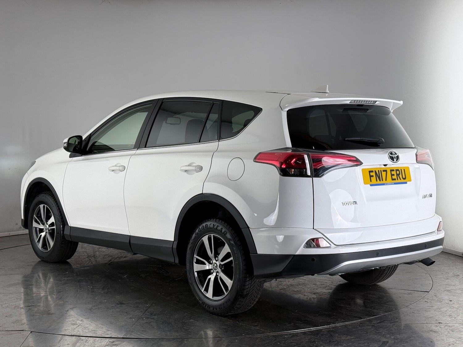 Used Toyota RAV4 2017 for sale - 77243679: Photo 3