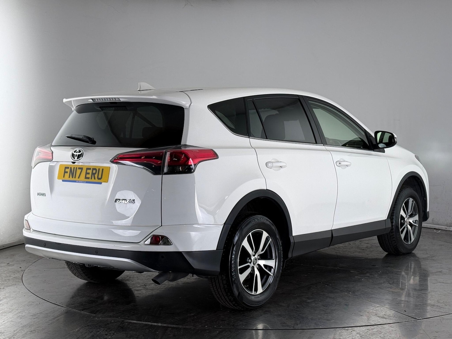 Used Toyota RAV4 2017 for sale - 77243679: Photo 4