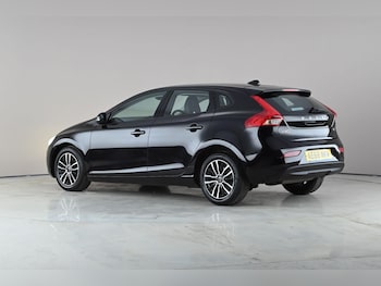 Used Volvo V40 2018 for sale - 78132075: Photo