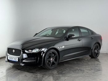 Used Jaguar XE 2019 for sale - 75801162: Photo