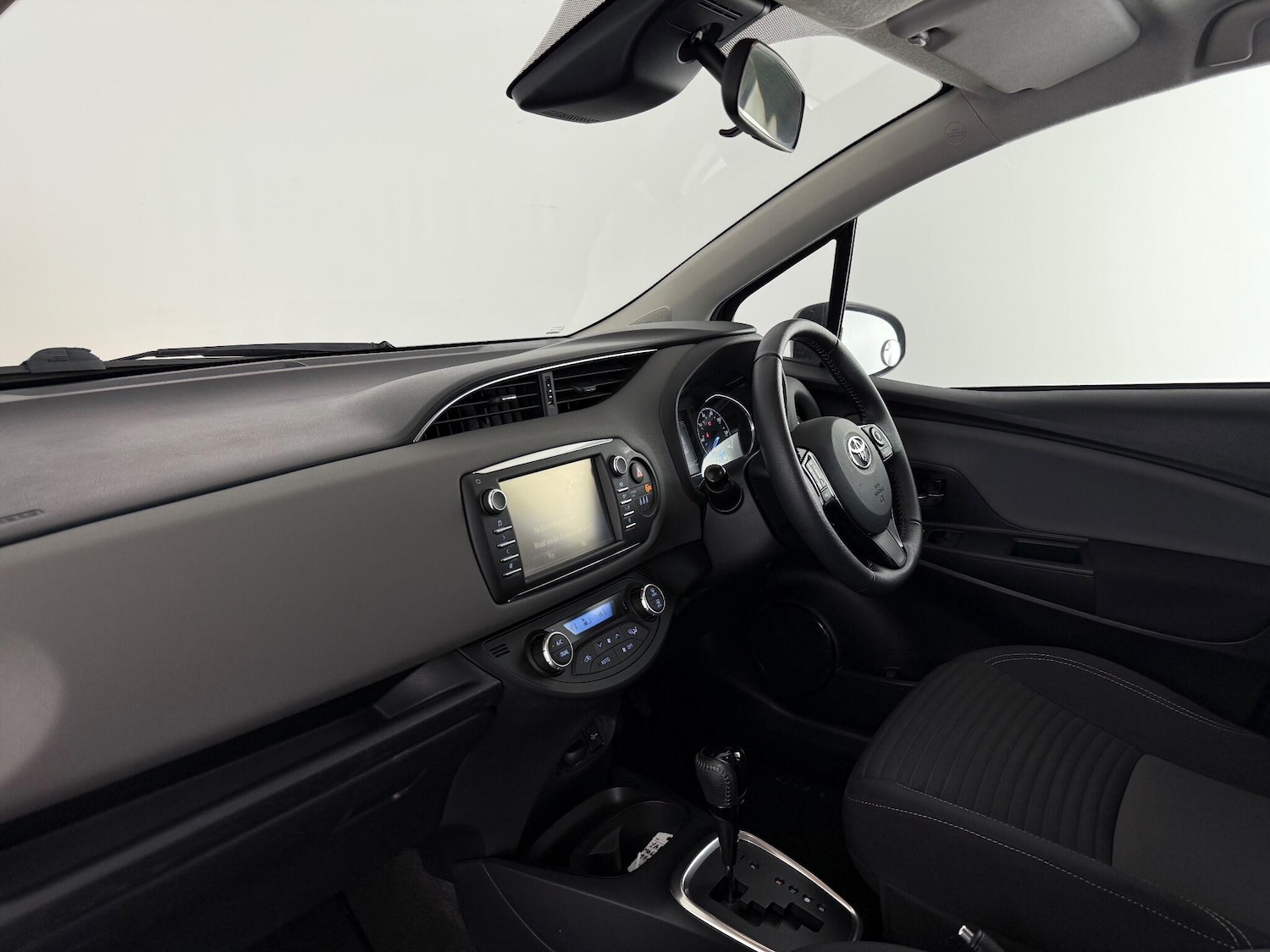 Used Toyota Yaris 2018 for sale - 76549894: Photo 17