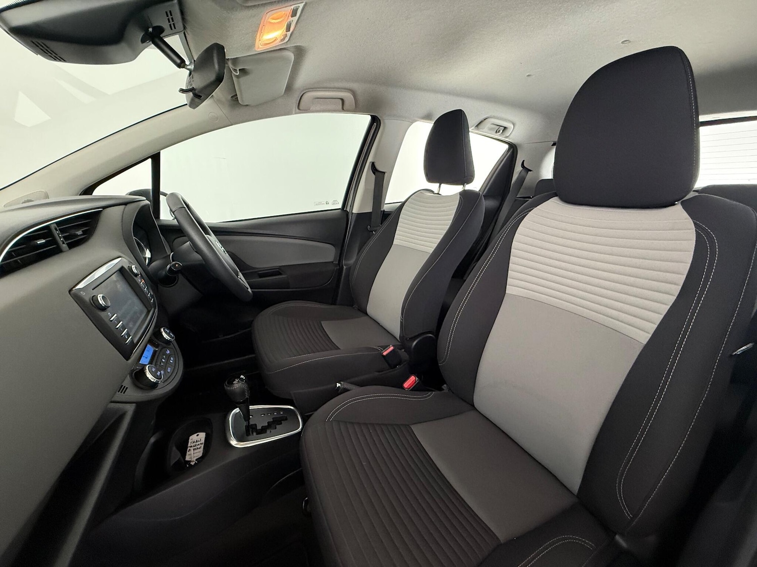 Used Toyota Yaris 2018 for sale - 76549894: Photo 18