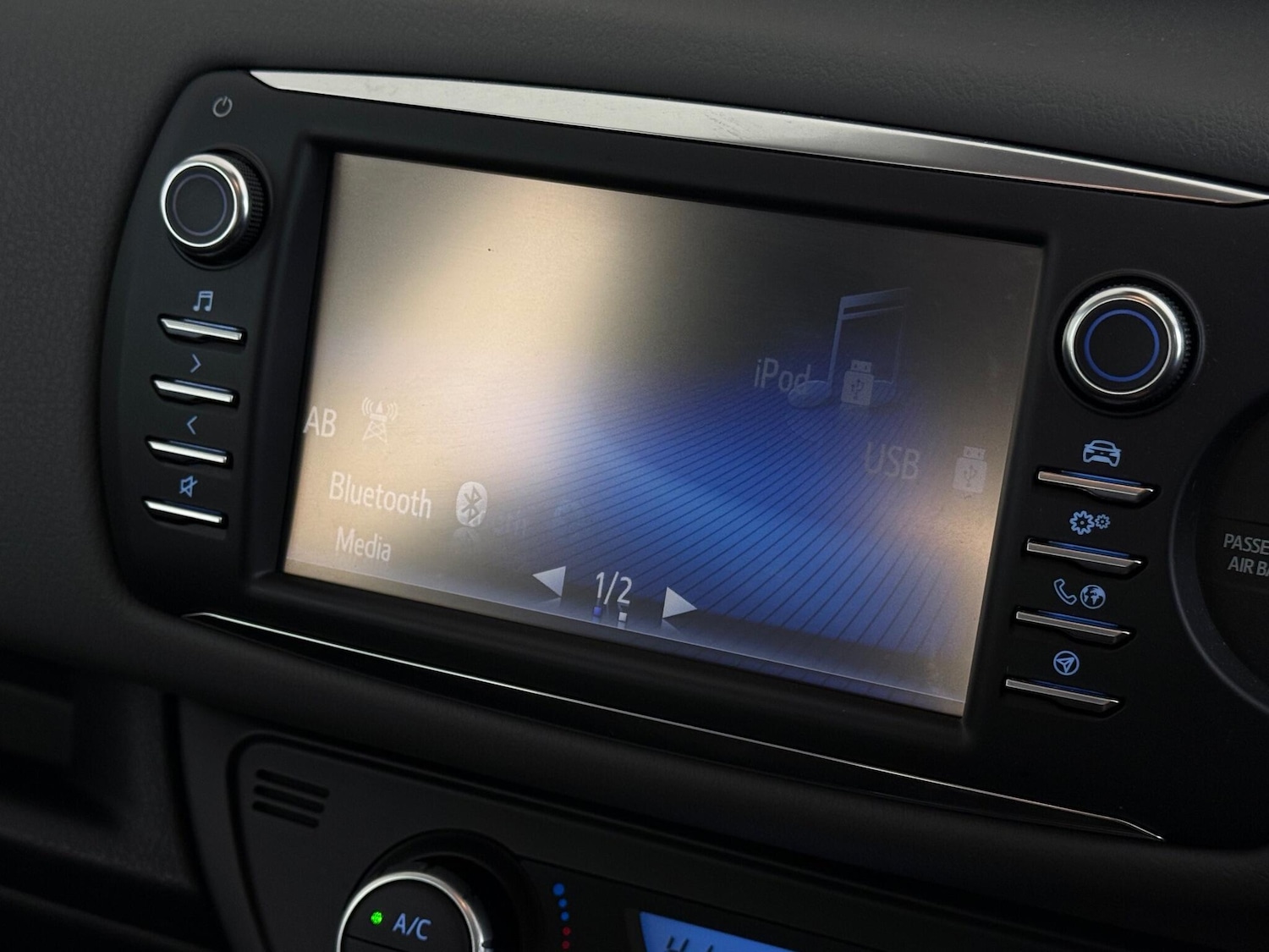 Used Toyota Yaris 2018 for sale - 76549894: Photo 33