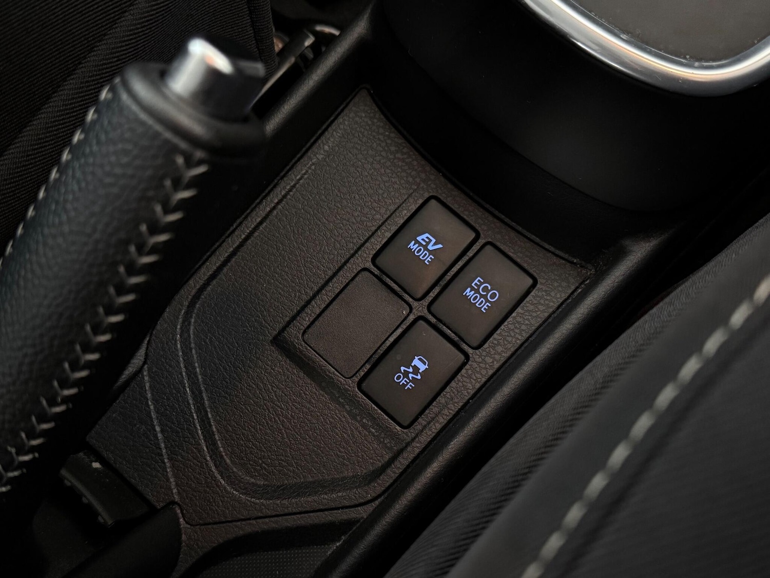 Used Toyota Yaris 2018 for sale - 76549894: Photo 40