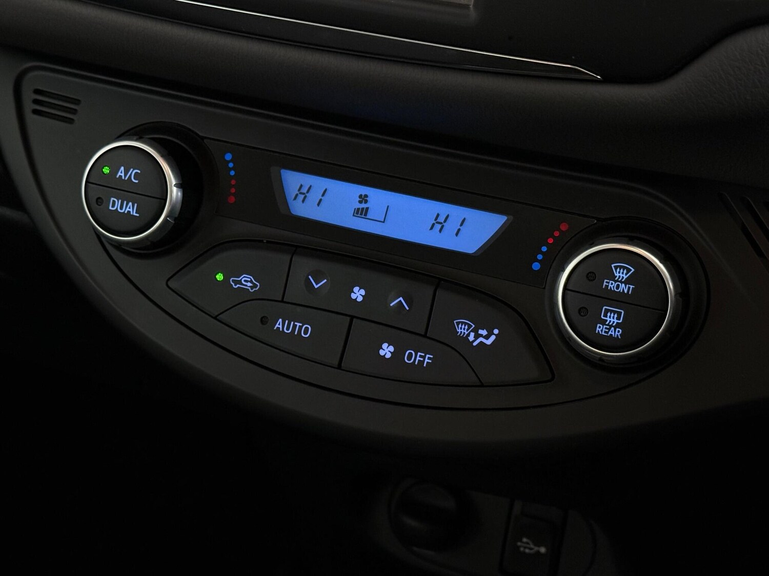 Used Toyota Yaris 2018 for sale - 76549894: Photo 41