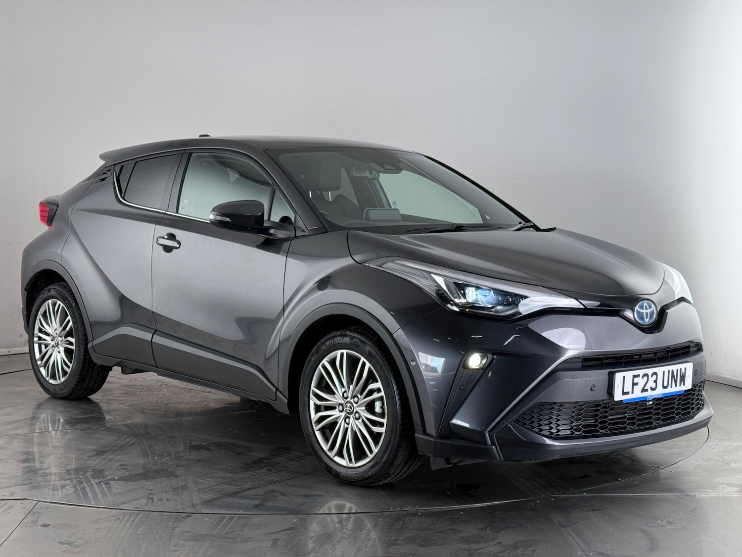 Used Toyota C-HR 2023 for sale - 76752849: Photo 1