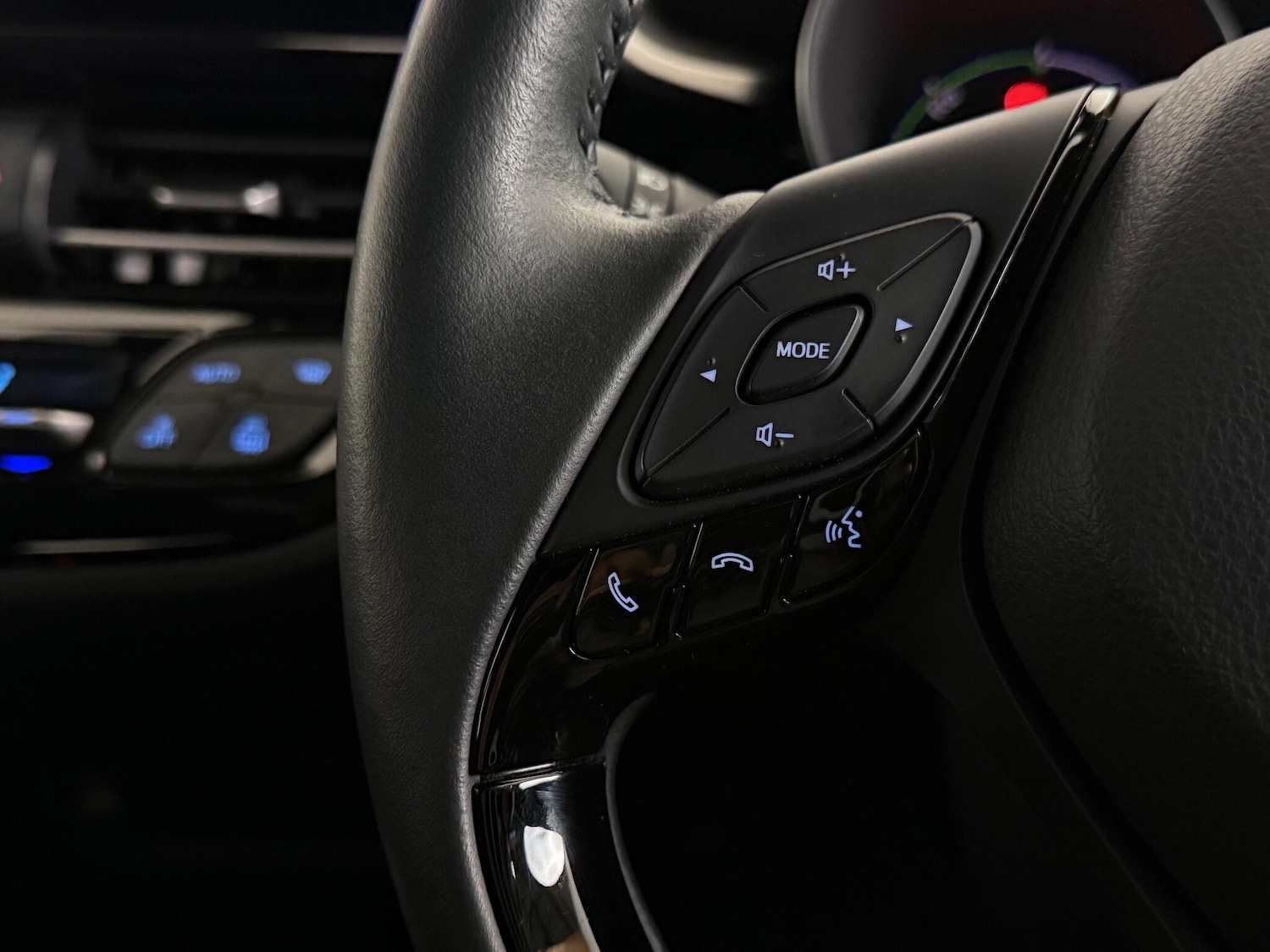 Used Toyota C-HR 2023 for sale - 76752849: Photo 23