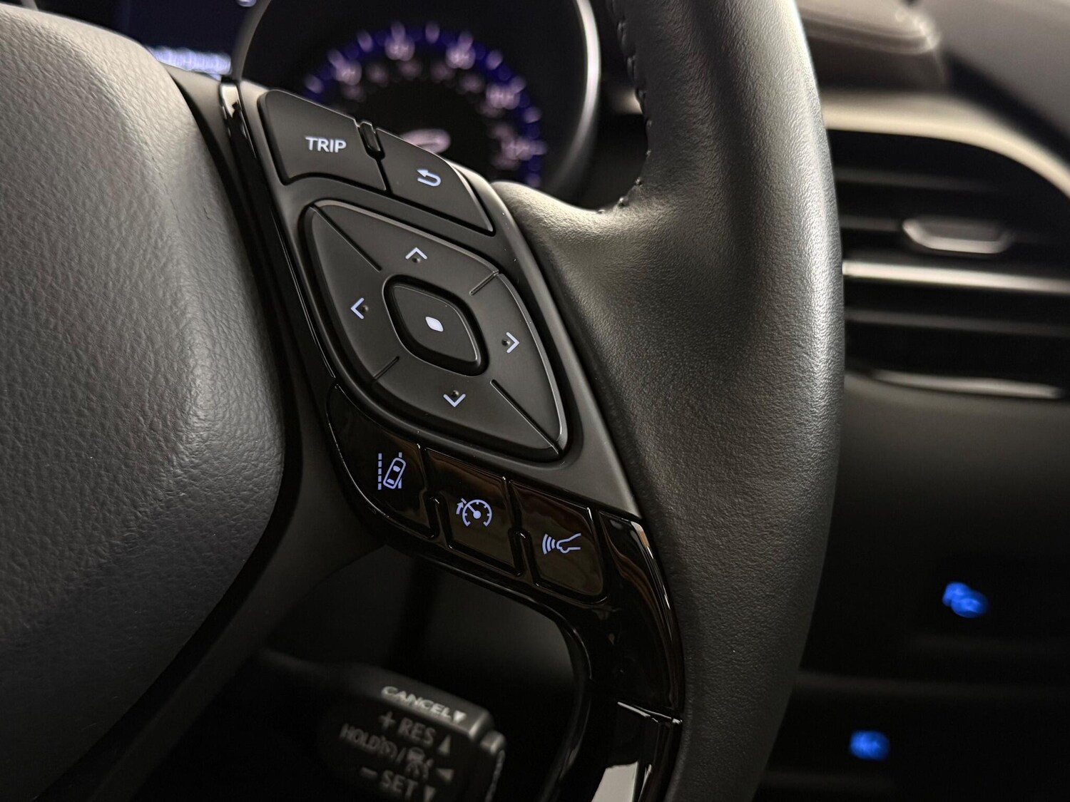 Used Toyota C-HR 2023 for sale - 76752849: Photo 25