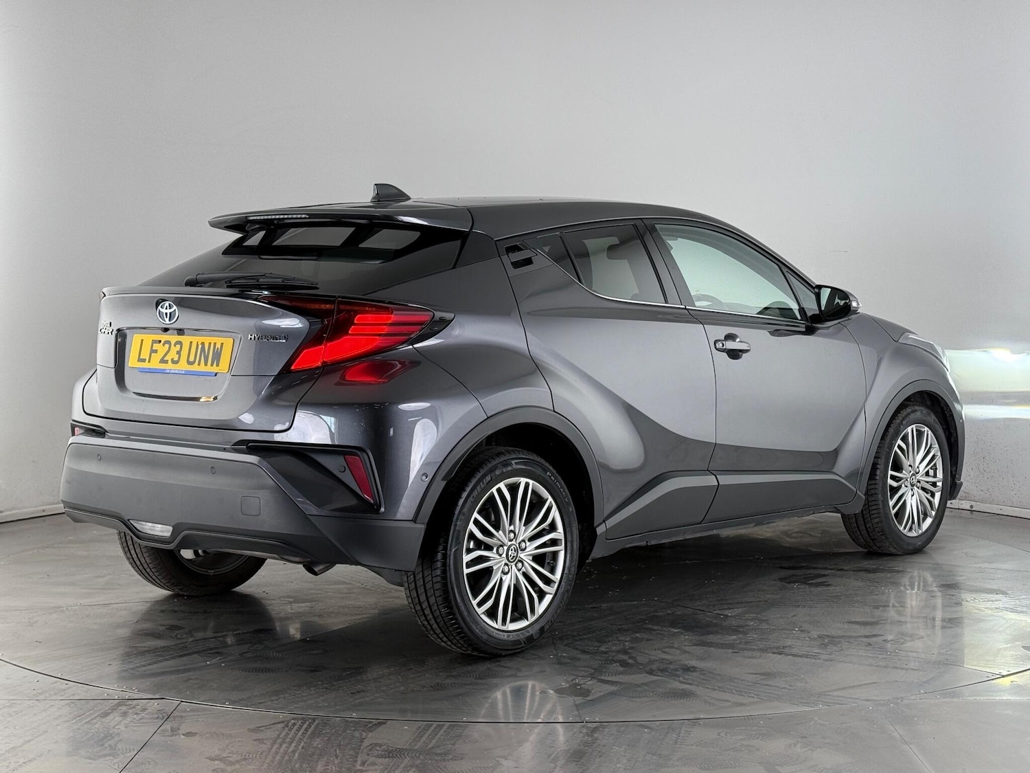 Used Toyota C-HR 2023 for sale - 76752849: Photo 3