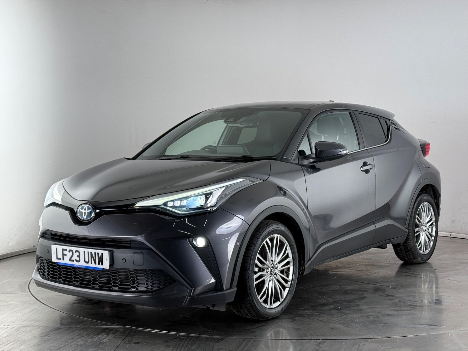 Used Toyota C-HR 2023 for sale - 76752849: Photo 4