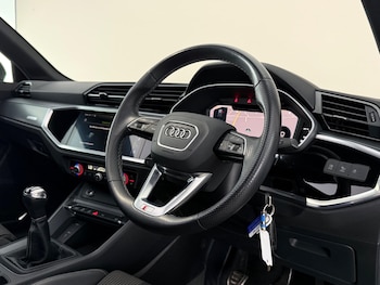 Used Audi Q3 2020 for sale - 79304400: Photo