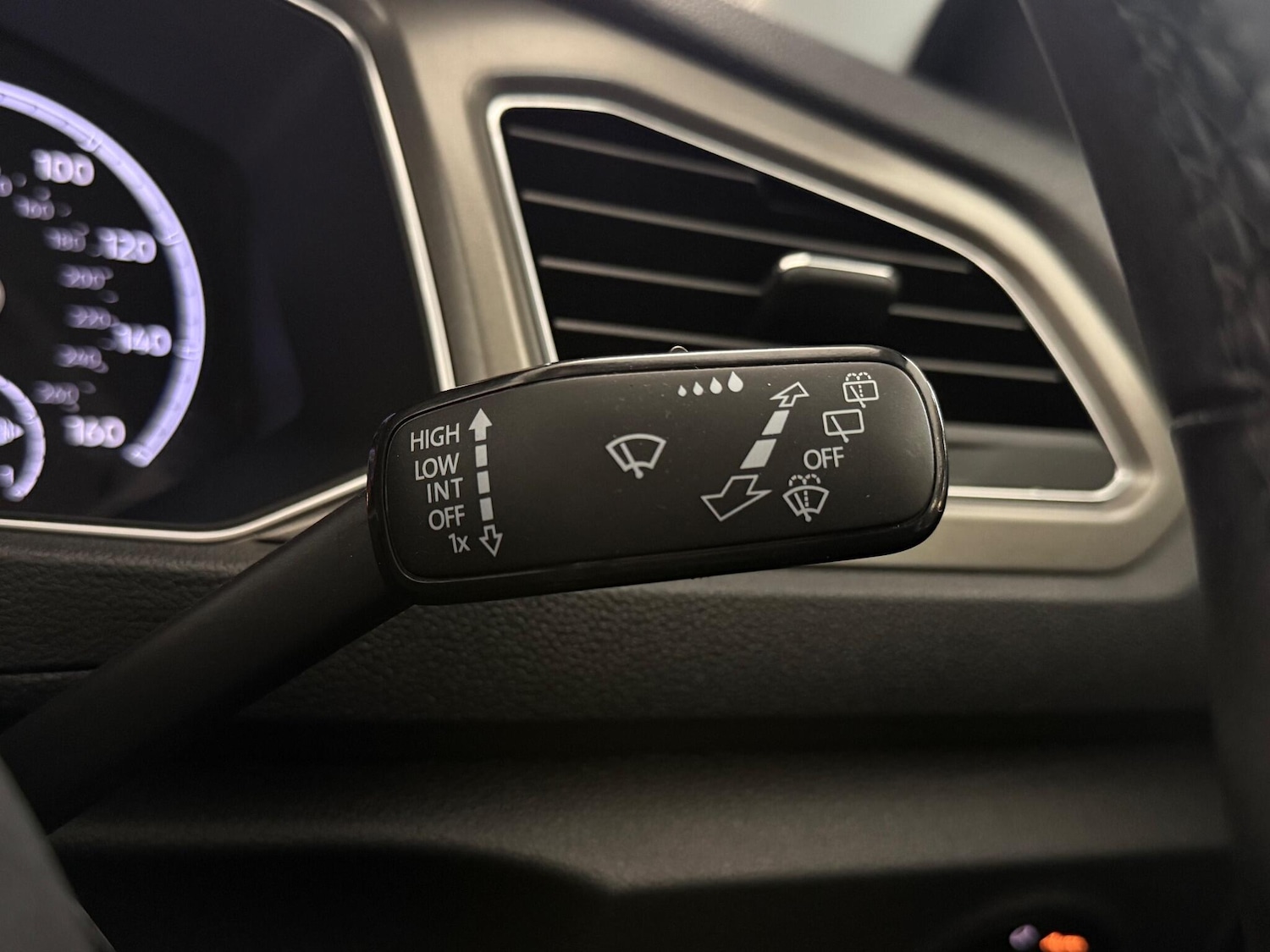 Used Volkswagen T-Roc 2020 for sale - 76468638: Photo 30