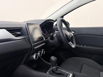 Used Renault Captur 2023 for sale - 78676792: Photo