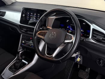 Used Volkswagen T-Roc 2023 for sale - 79431022: Photo