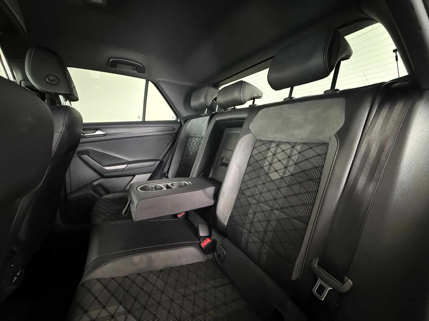 Used Volkswagen T-Roc 2023 for sale - 77754439: Photo 12