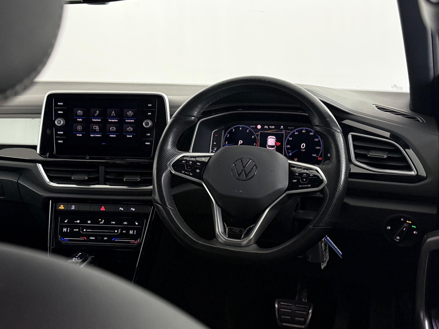 Used Volkswagen T-Roc 2023 for sale - 77754439: Photo 14