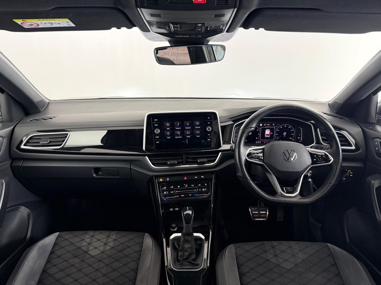 Used Volkswagen T-Roc 2023 for sale - 77754439: Photo 15