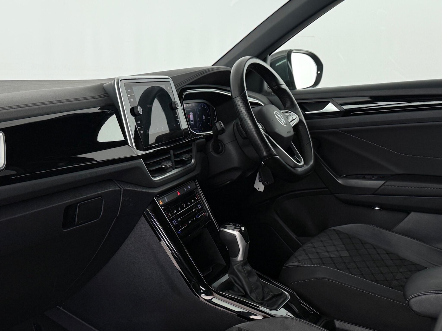 Used Volkswagen T-Roc 2023 for sale - 77754439: Photo 16