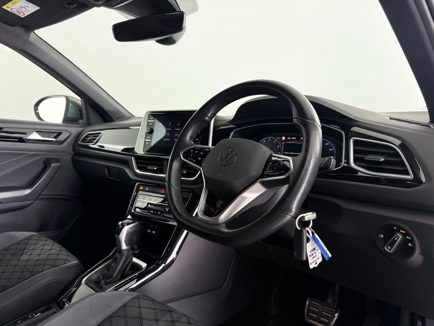 Used Volkswagen T-Roc 2023 for sale - 77754439: Photo 17