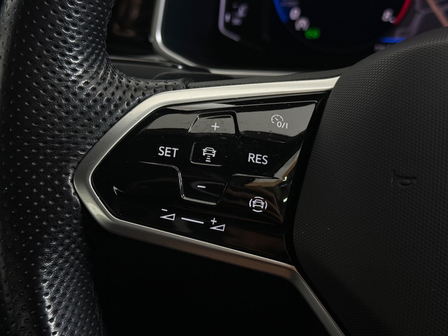 Used Volkswagen T-Roc 2023 for sale - 77754439: Photo 18