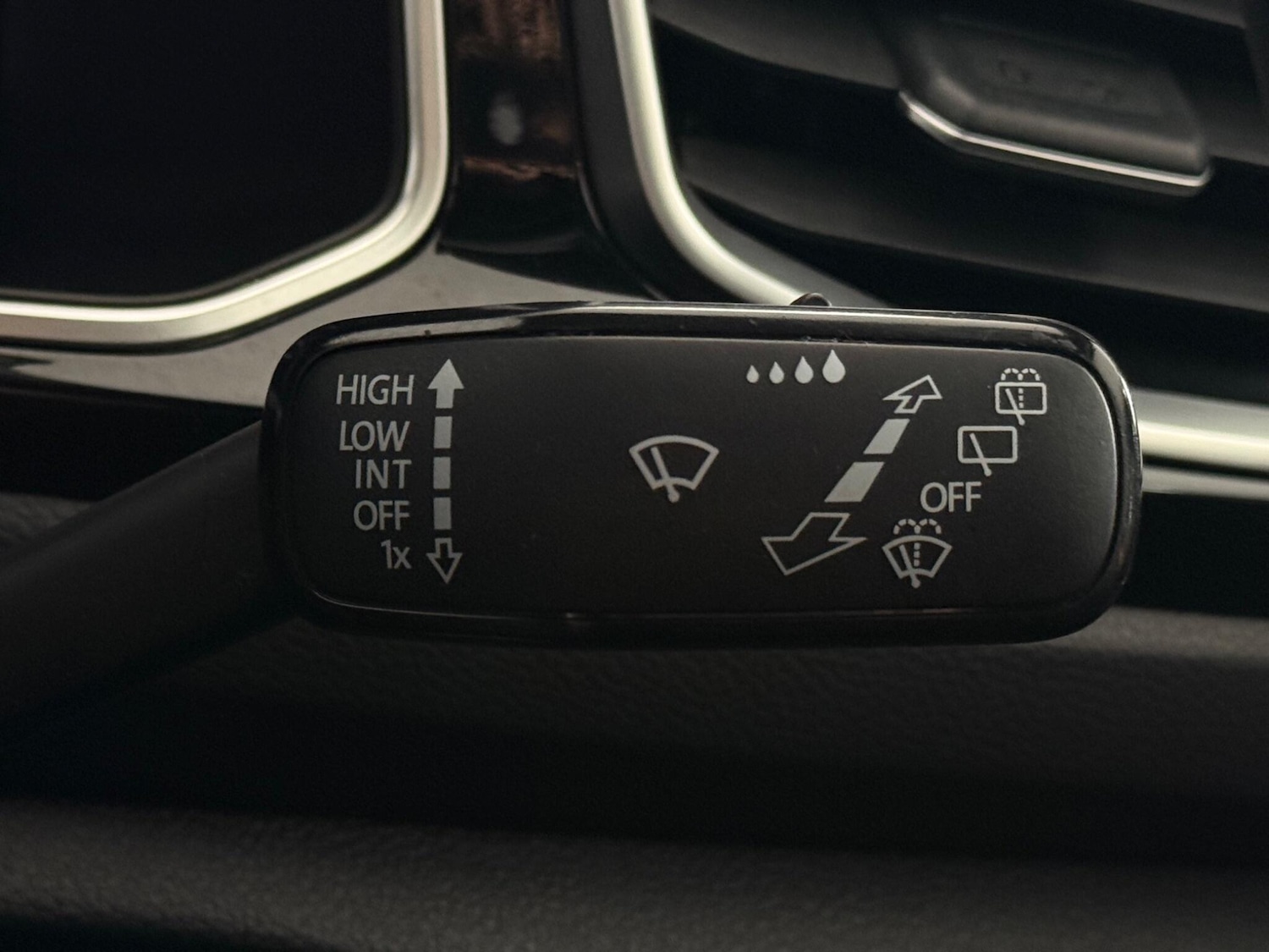 Used Volkswagen T-Roc 2023 for sale - 77754439: Photo 21