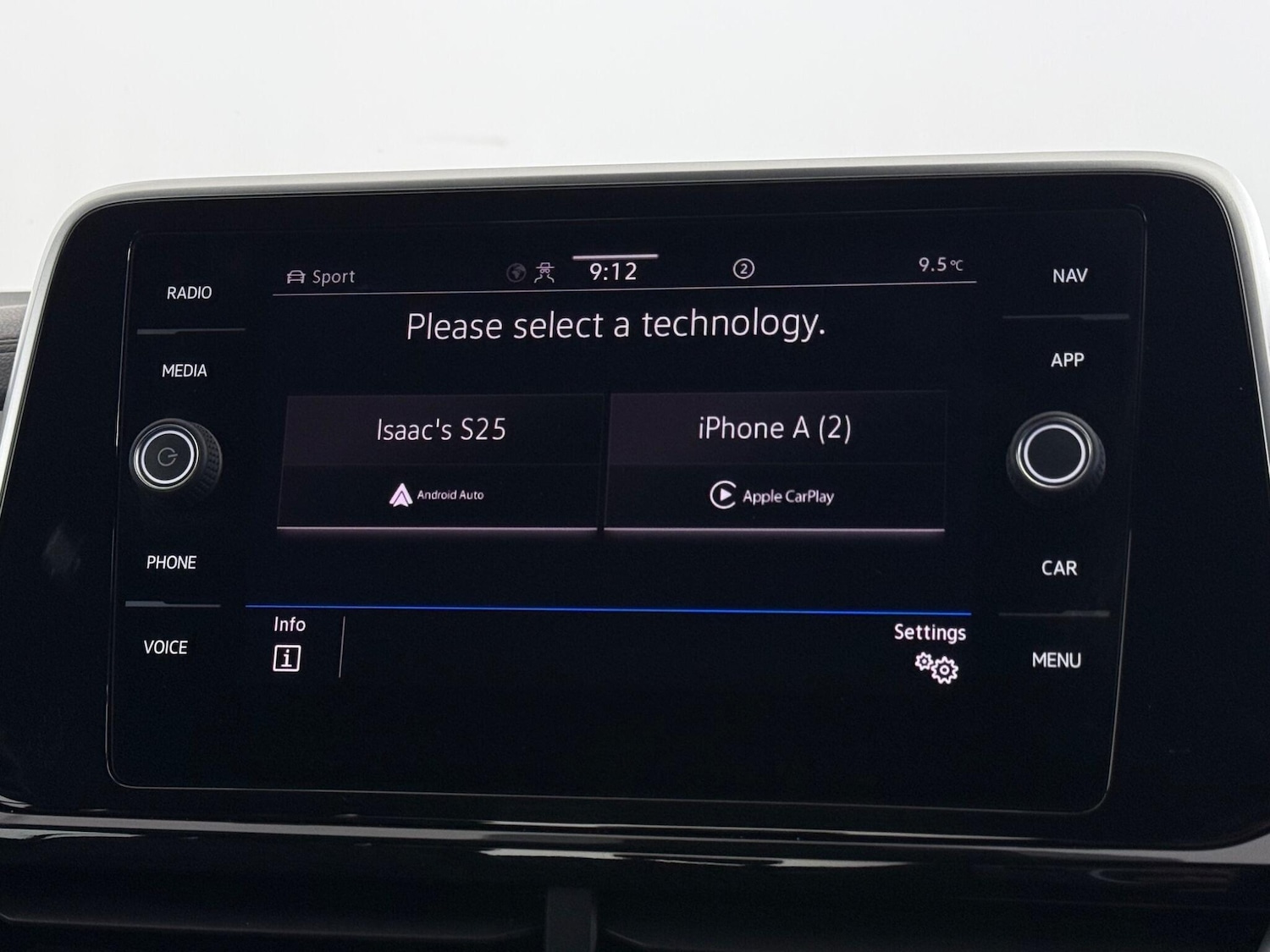 Used Volkswagen T-Roc 2023 for sale - 77754439: Photo 25