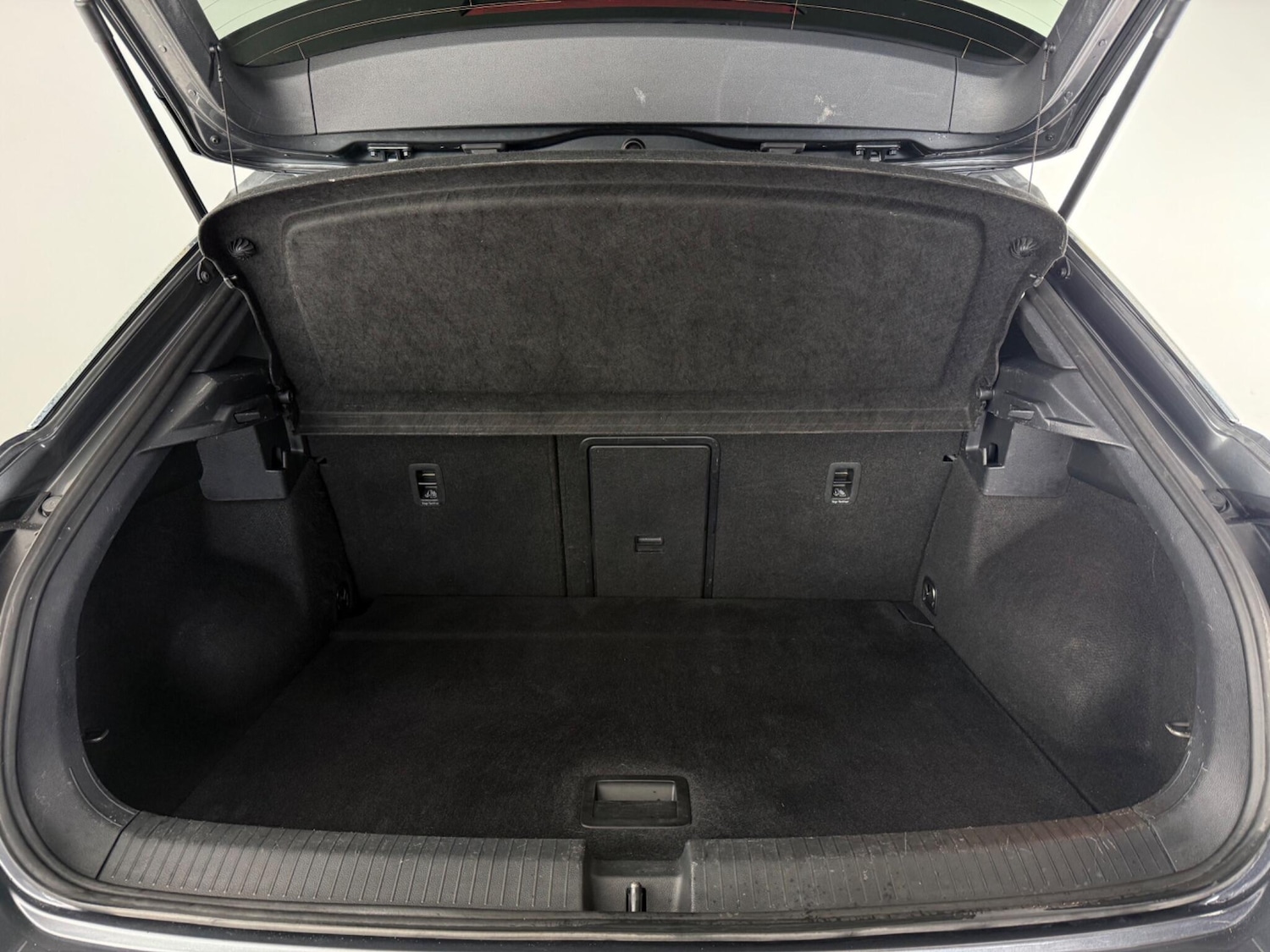 Used Volkswagen T-Roc 2023 for sale - 77754439: Photo 8