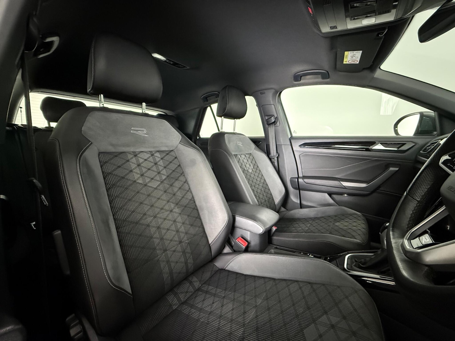 Used Volkswagen T-Roc 2023 for sale - 77754439: Photo 9