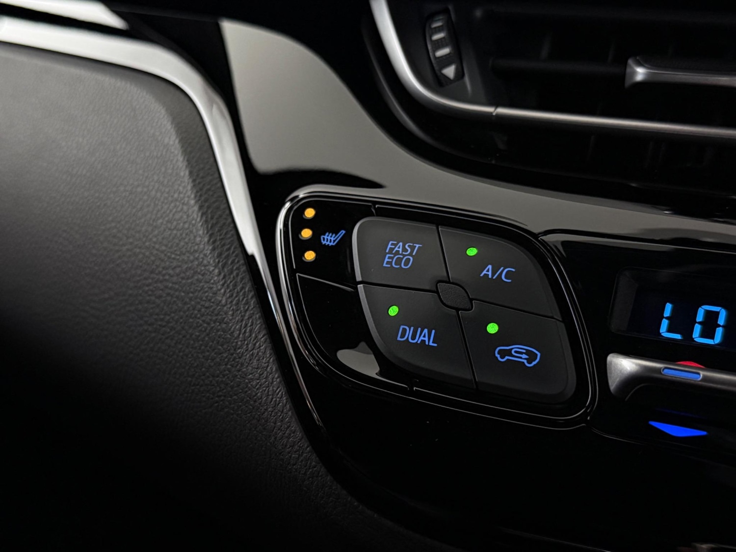 Used Toyota C-HR 2020 for sale - 77216960: Photo 32