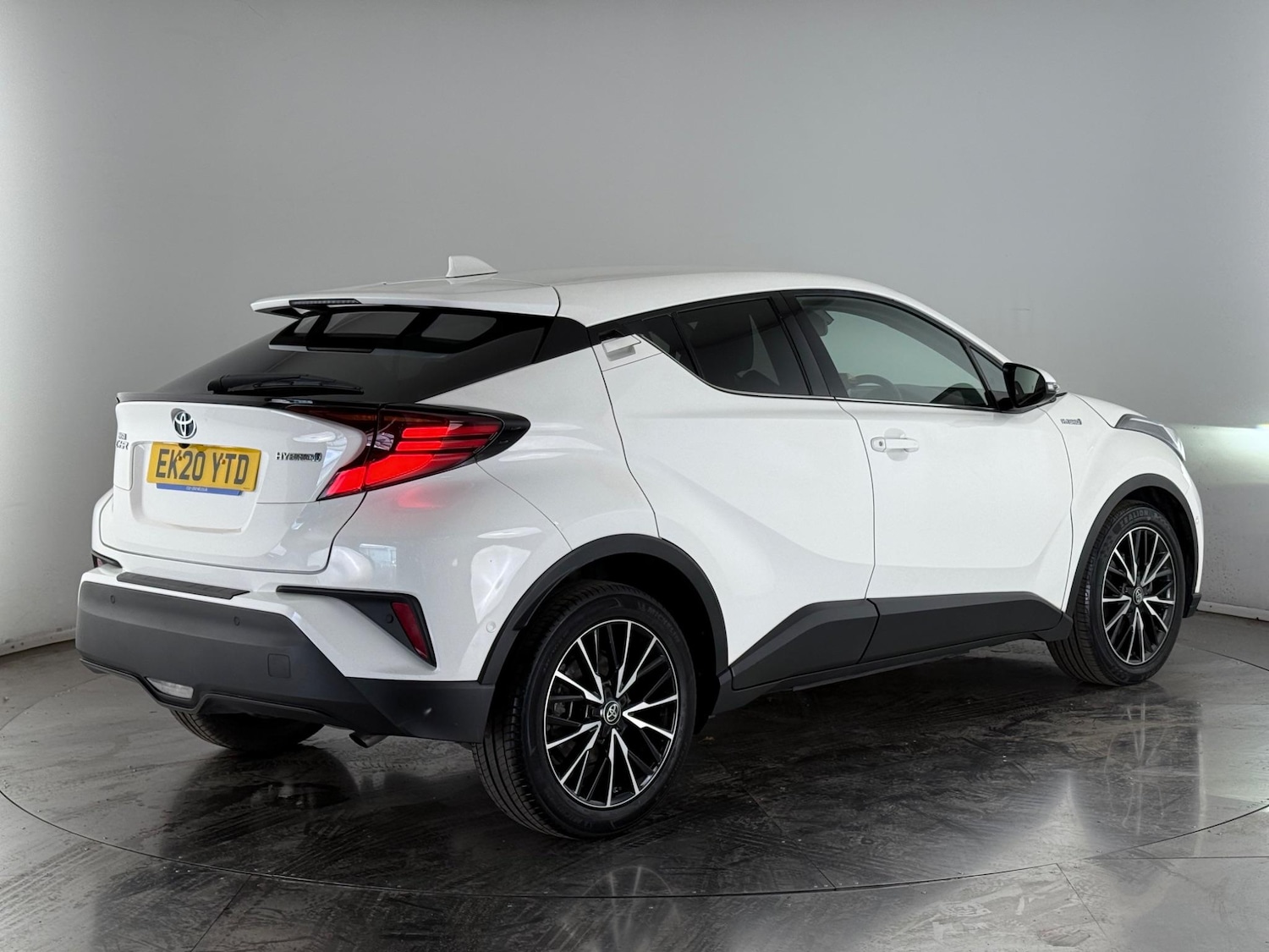 Used Toyota C-HR 2020 for sale - 77216960: Photo 4
