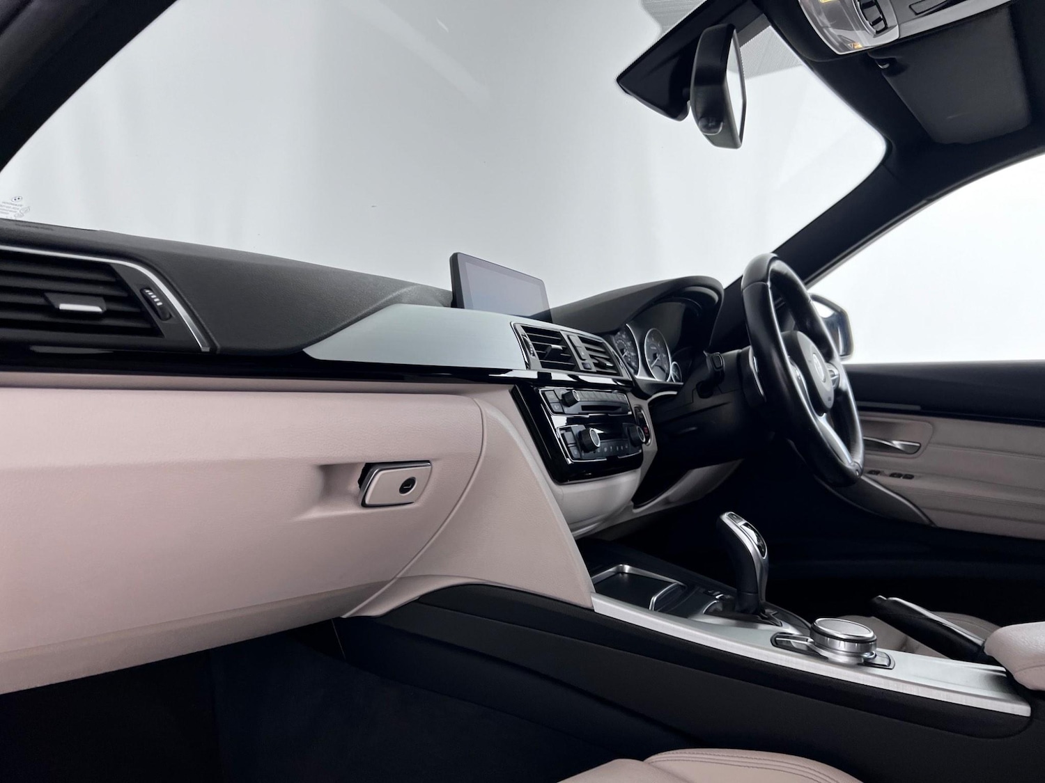 Used BMW 3 Series 2017 for sale - 77244055: Photo 15