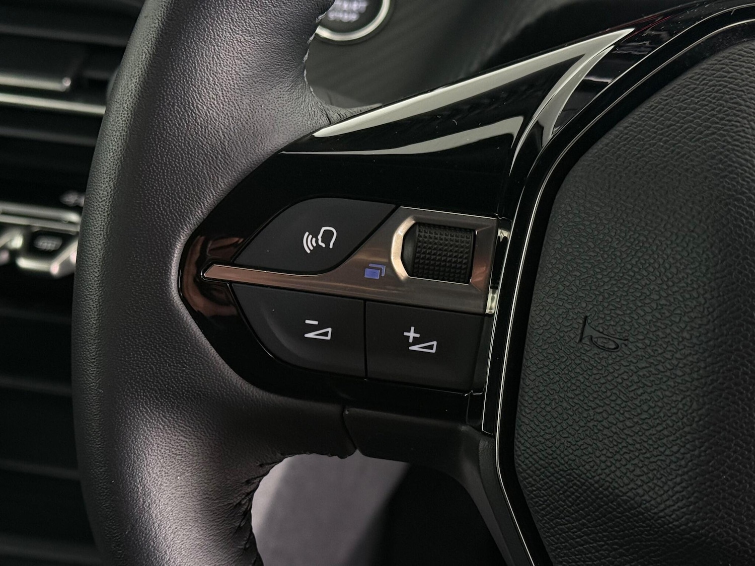 Used Peugeot 2008 2023 for sale - 77246811: Photo 18