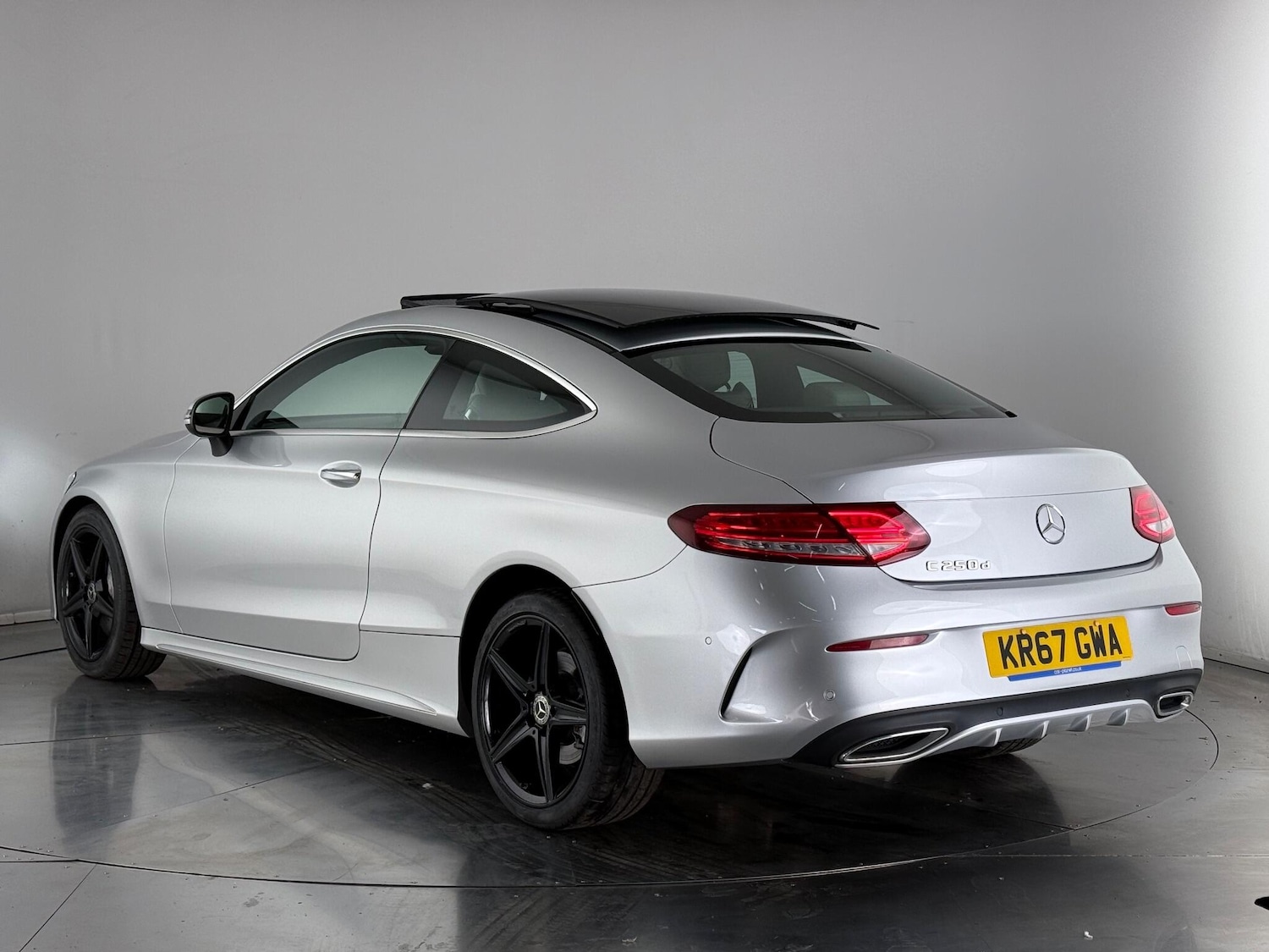 Used Mercedes-Benz C Class 2017 for sale - 77243559: Photo 4