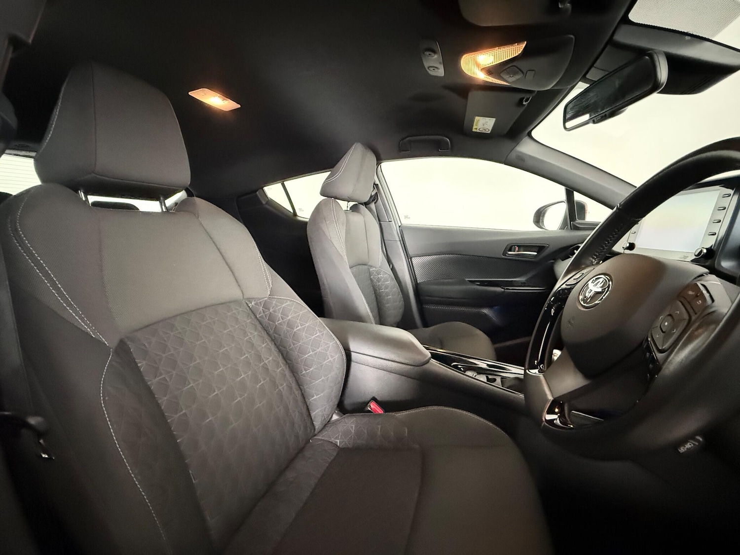 Used Toyota C-HR 2020 for sale - 77246952: Photo 11