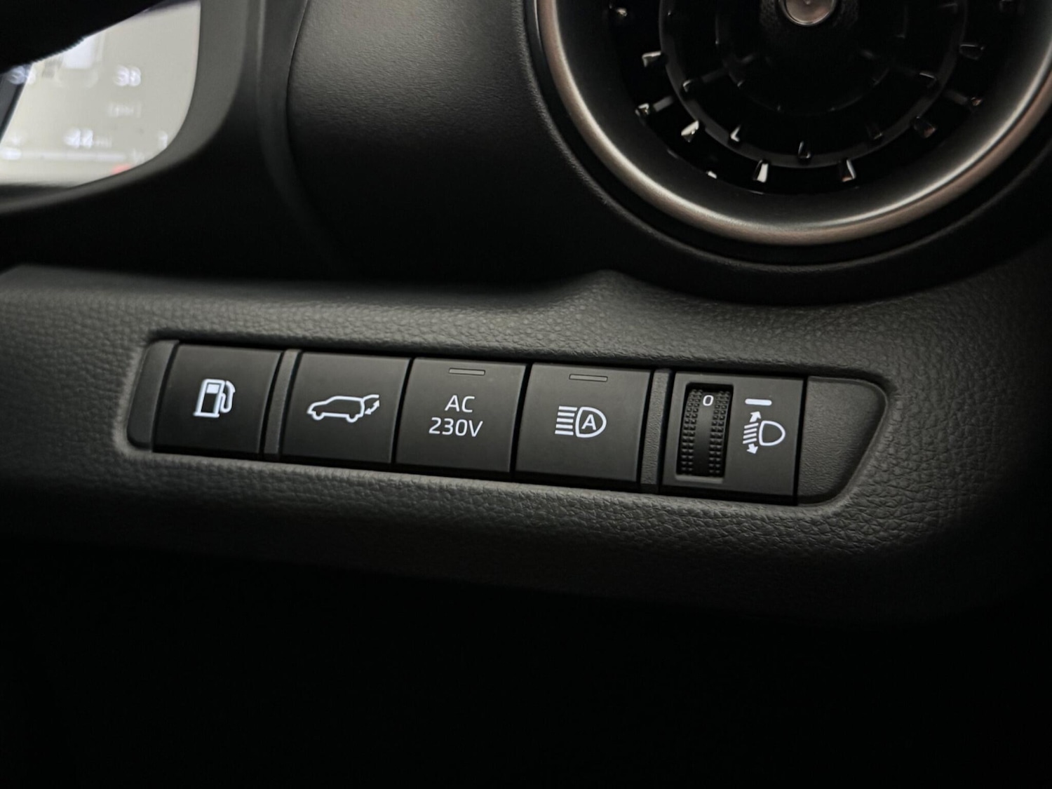 Used Toyota C-HR 2024 for sale - 76468267: Photo 27