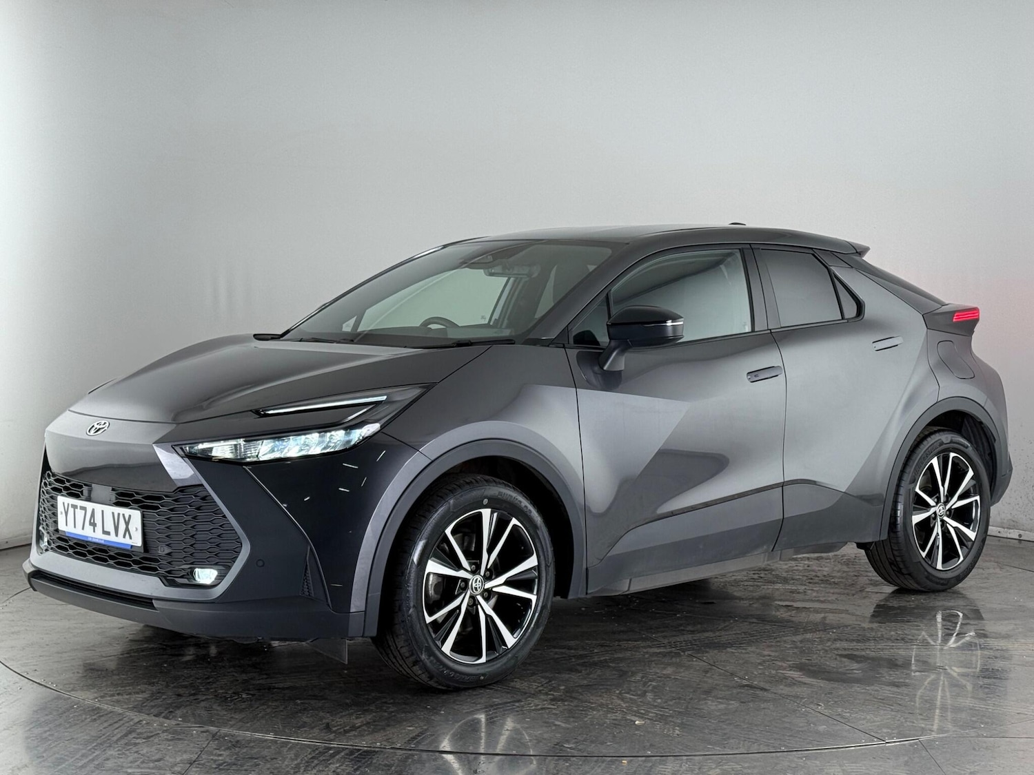 Used Toyota C-HR 2024 for sale - 76468267: Photo 3
