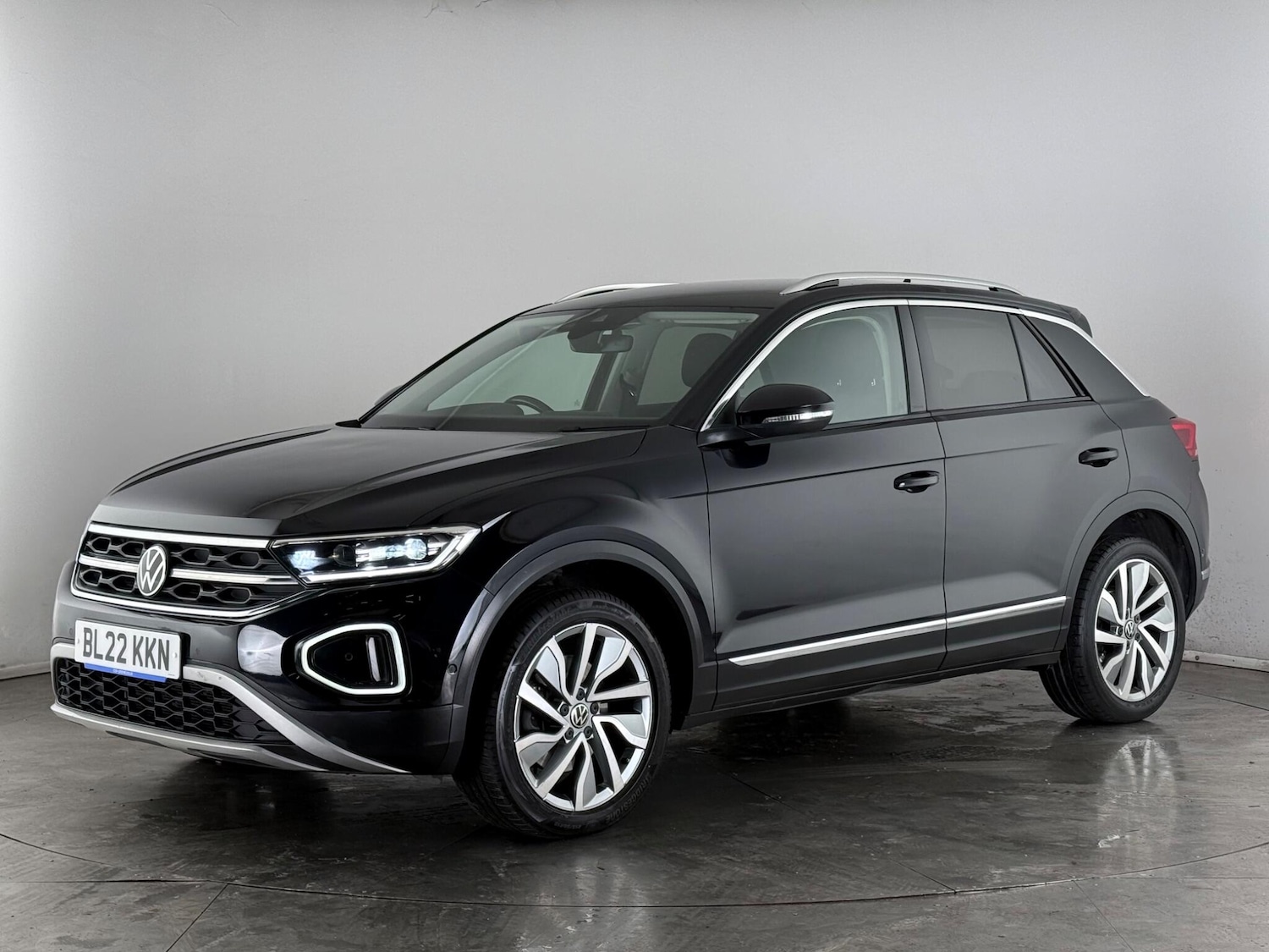 Used Volkswagen T-Roc 2022 for sale - 77626427: Photo 2