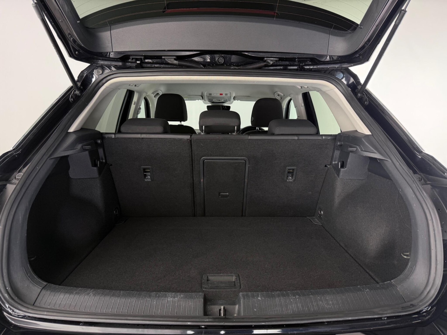 Used Volkswagen T-Roc 2022 for sale - 77626427: Photo 8