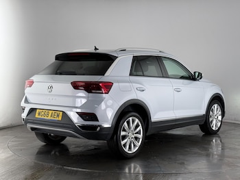 Used Volkswagen T-Roc 2018 for sale - 77246114: Photo
