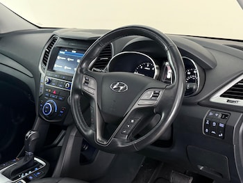 Used Hyundai Santa Fe 2016 for sale - 79121949: Photo