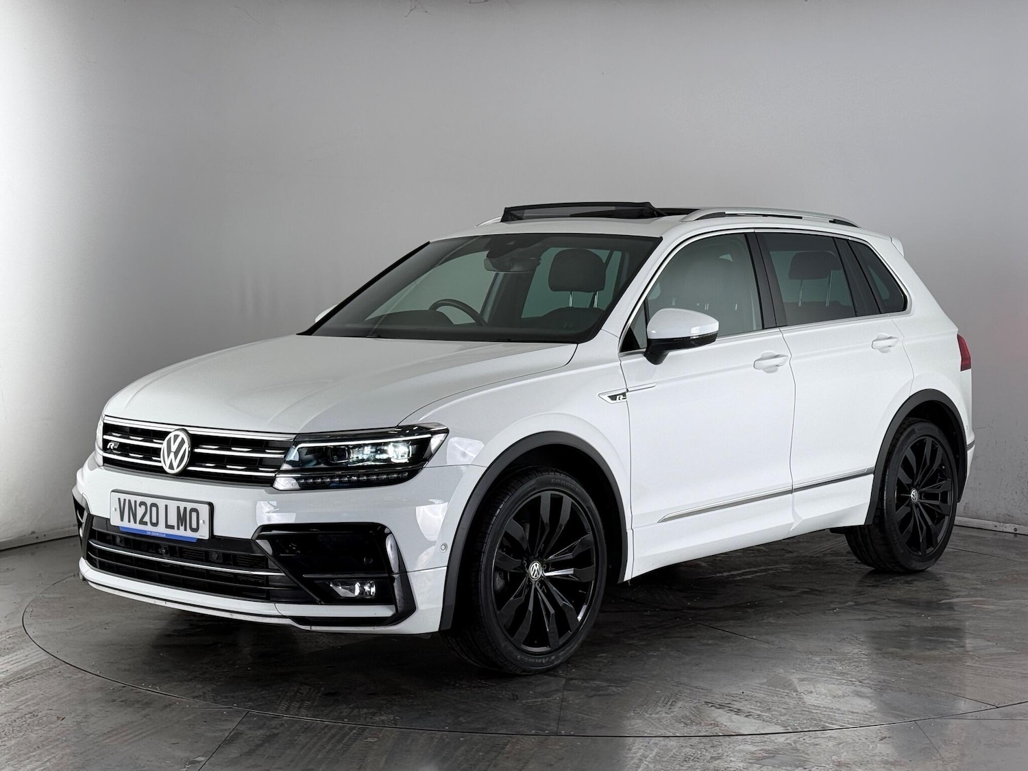 Used Volkswagen Tiguan 2020 for sale - 77243625: Photo 2