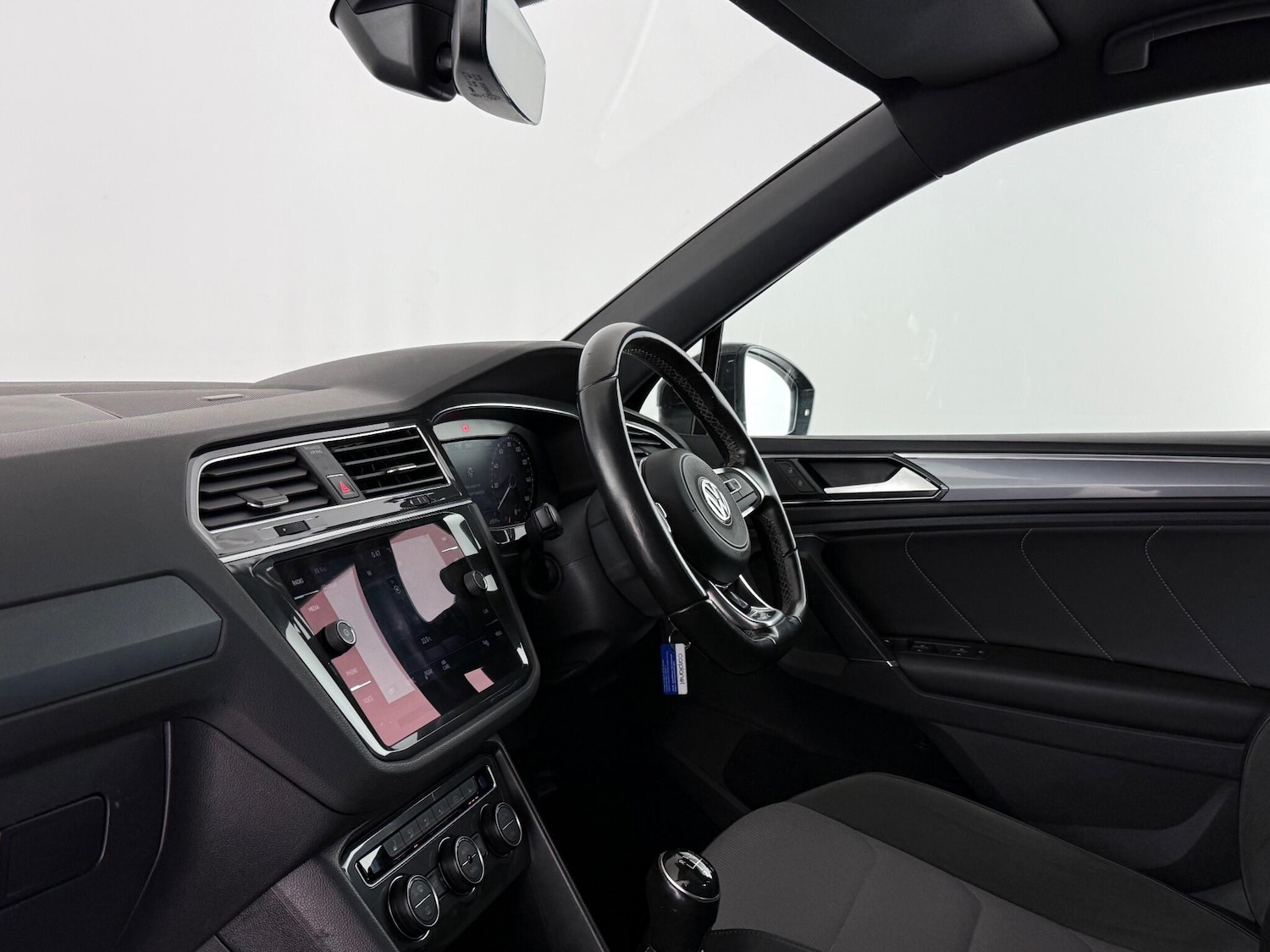 Used Volkswagen Tiguan 2017 for sale - 77246227: Photo 12