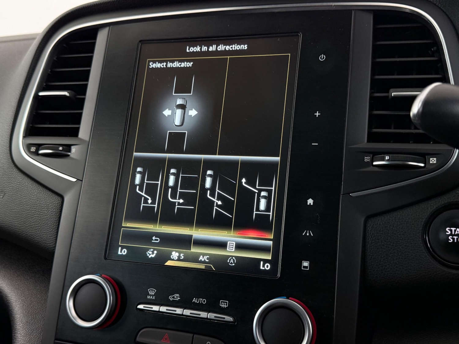 Used Renault Megane 2017 for sale - 76468445: Photo 38