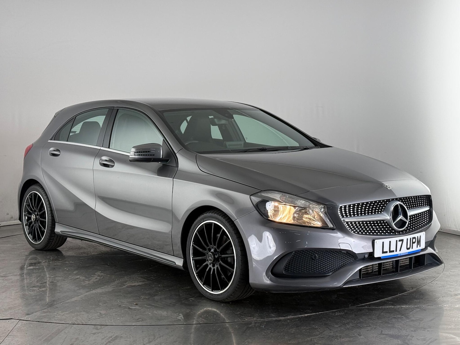 Used Mercedes-Benz A-Class 2017 for sale - 76585395: Photo 1