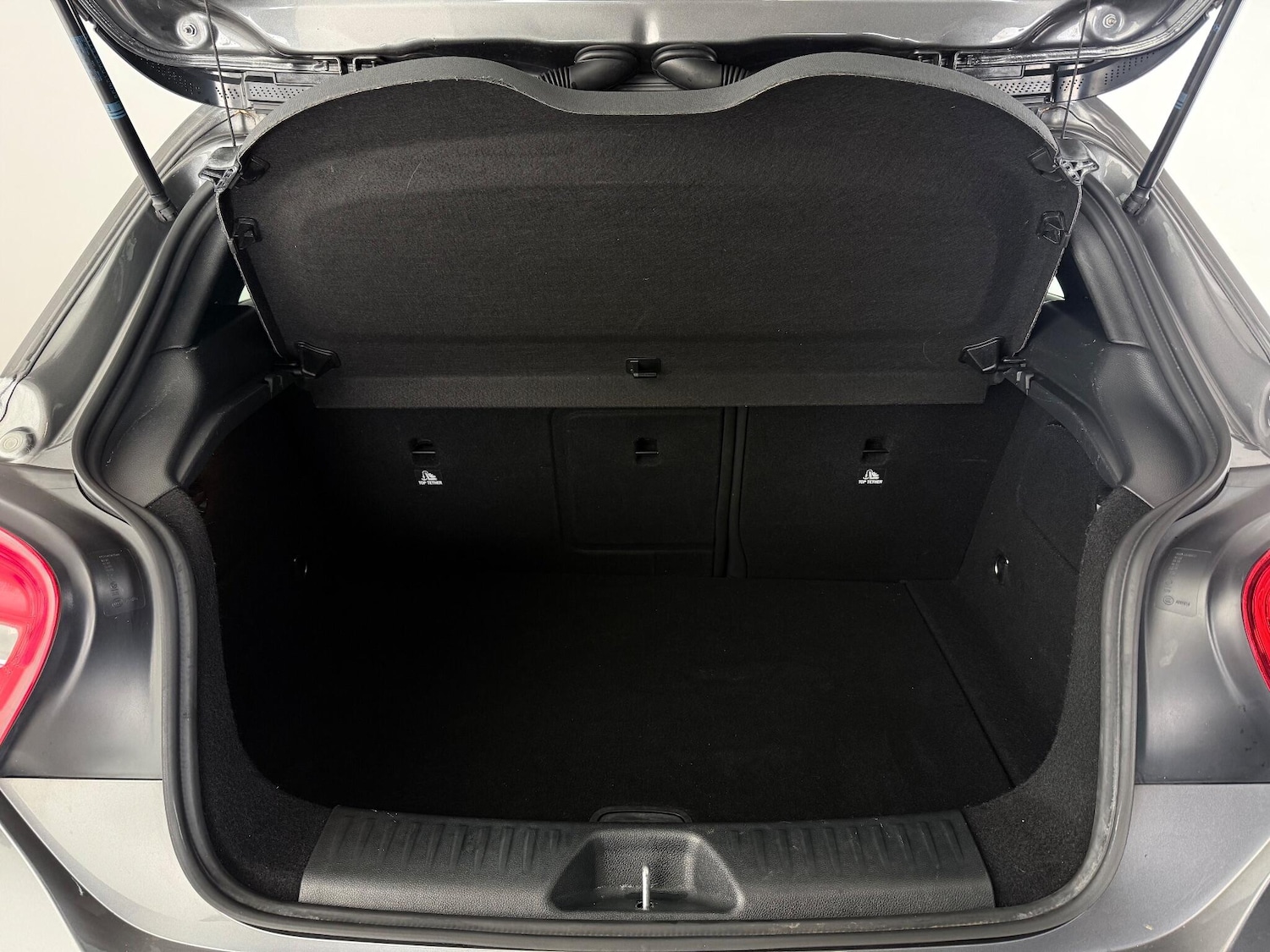 Used Mercedes-Benz A-Class 2017 for sale - 76585395: Photo 12