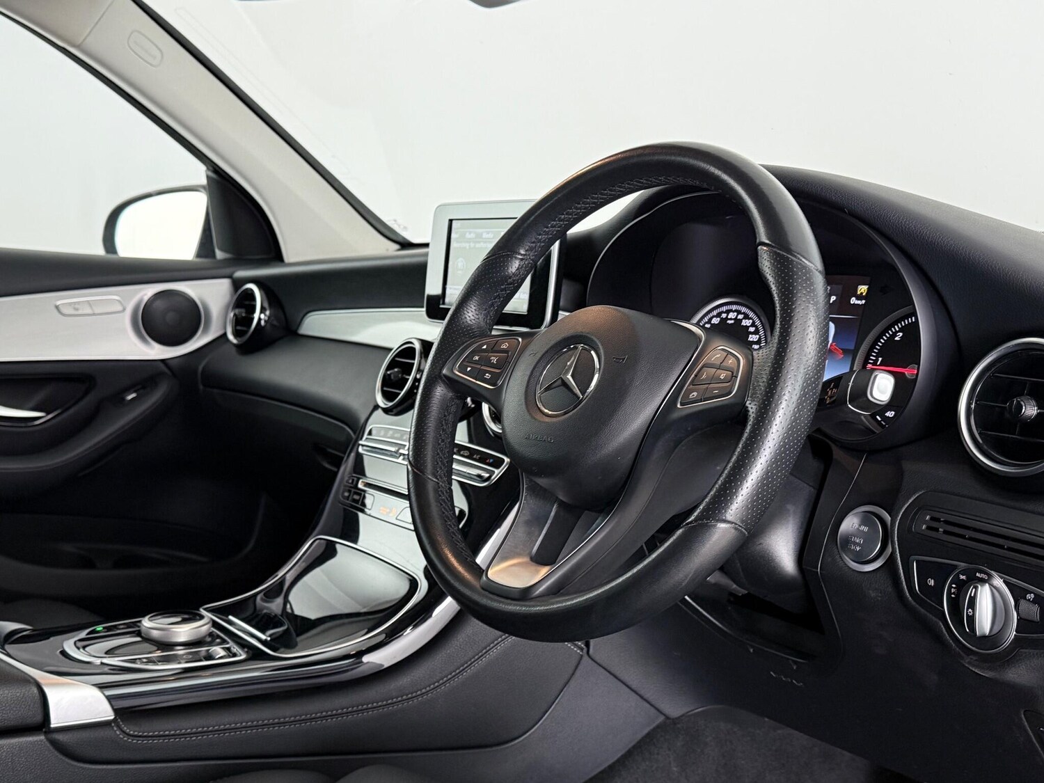 Used Mercedes-Benz GLC 2018 for sale - 76468225: Photo 15