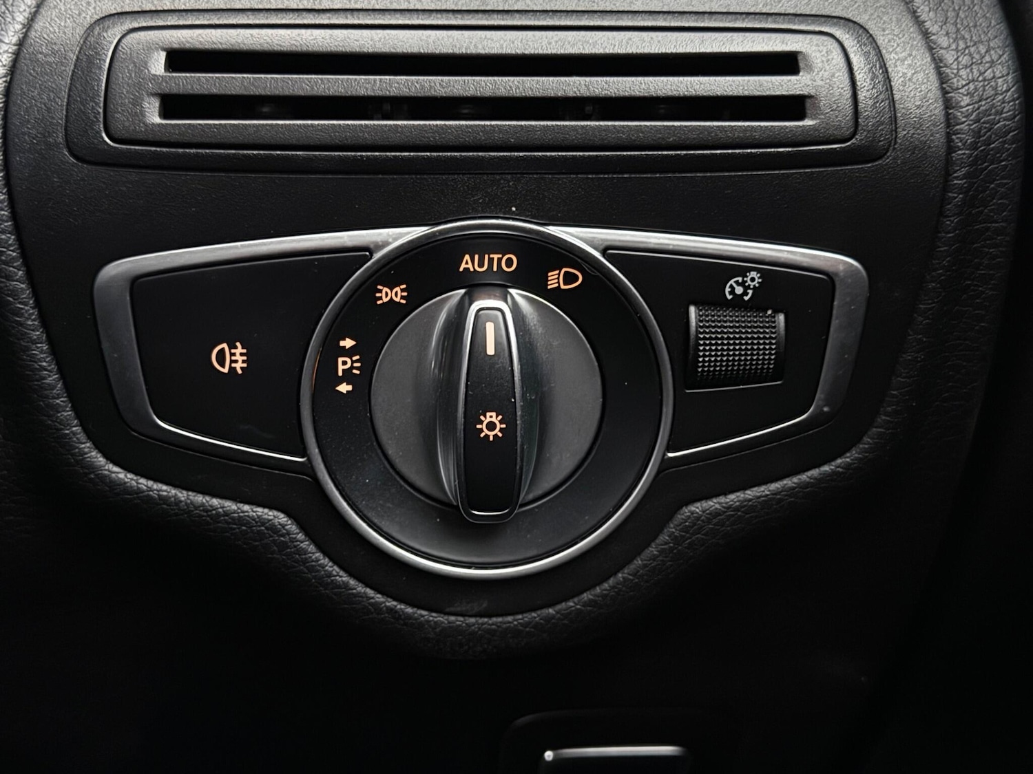 Used Mercedes-Benz GLC 2018 for sale - 76468225: Photo 25