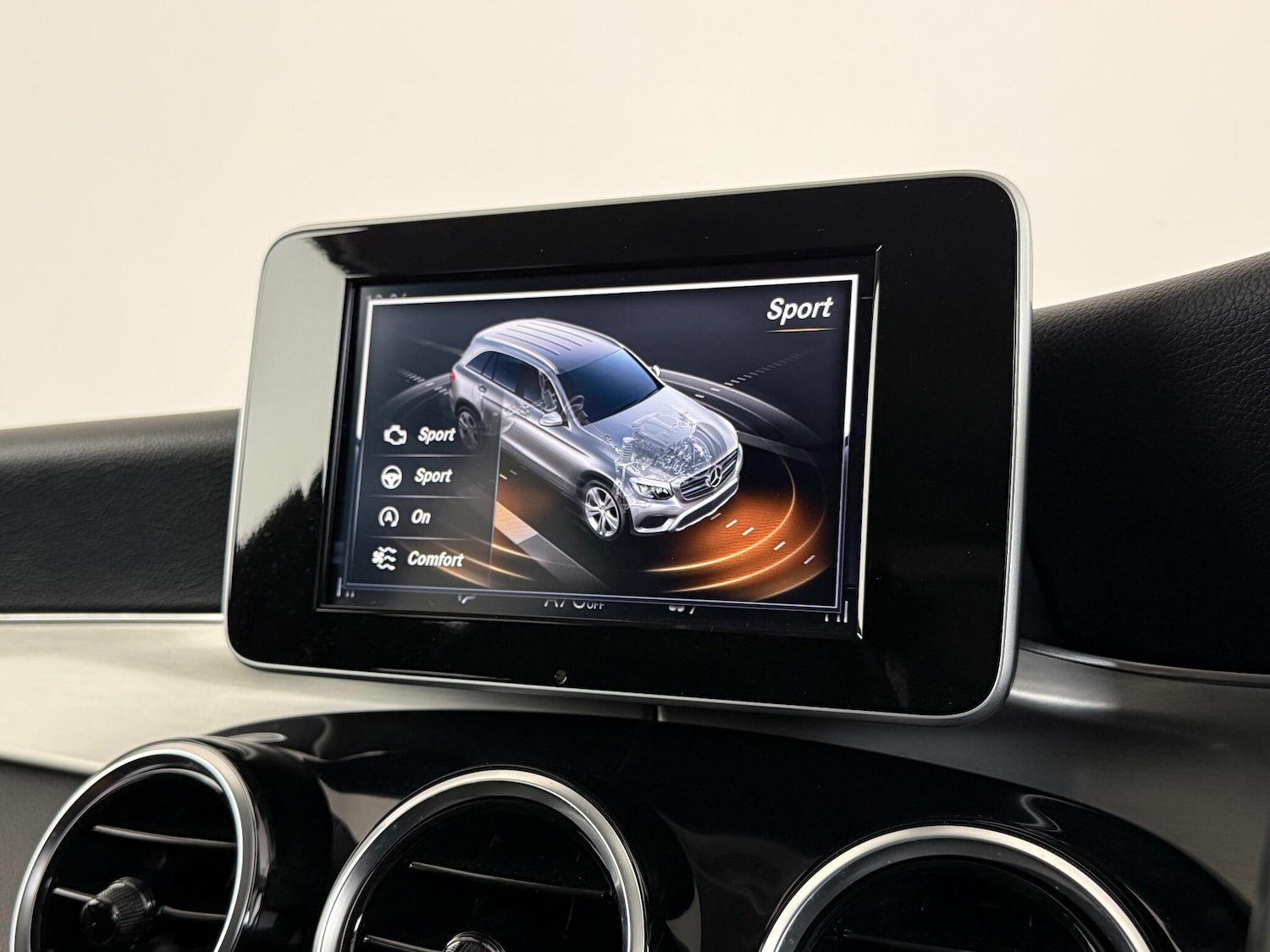 Used Mercedes-Benz GLC 2018 for sale - 76468225: Photo 38